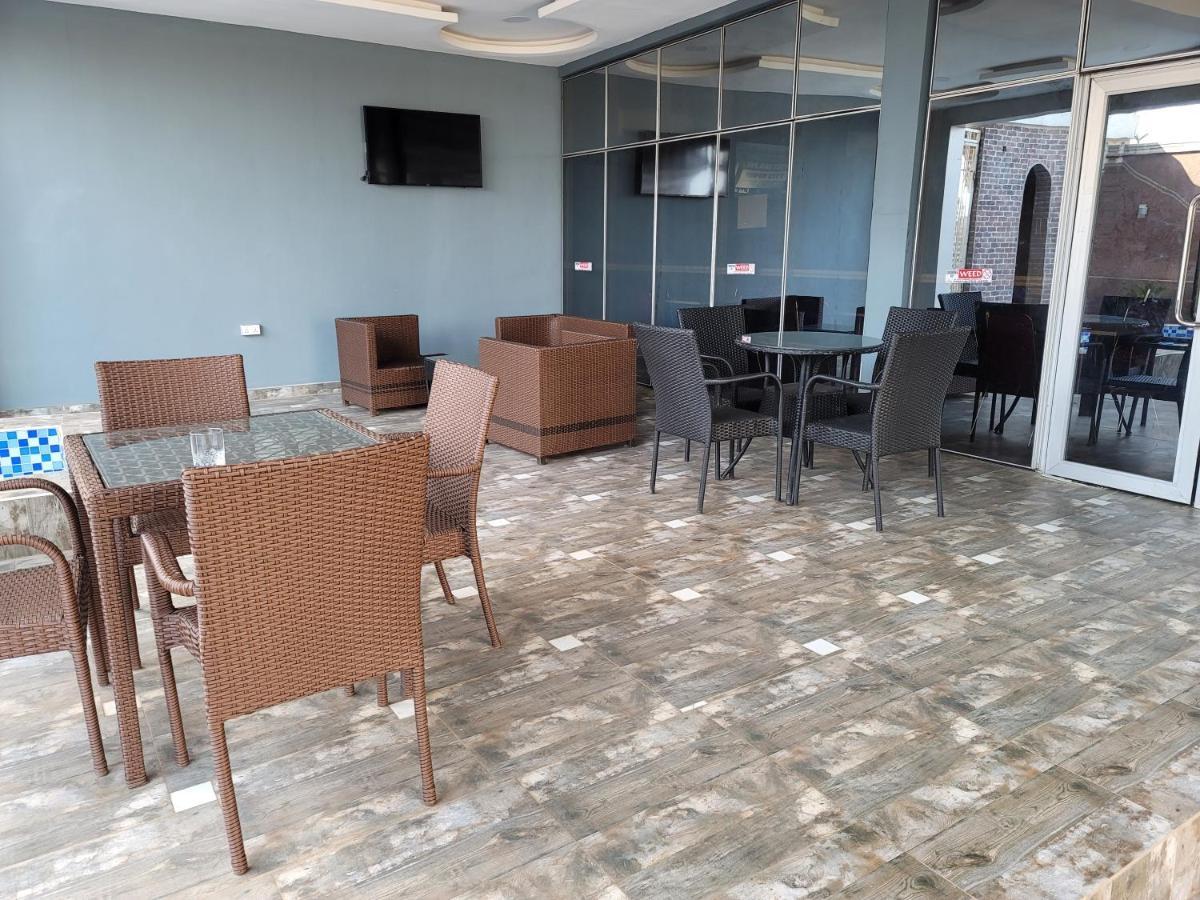 Camas Hotel&Suite Asero Abeokuta Exteriér fotografie